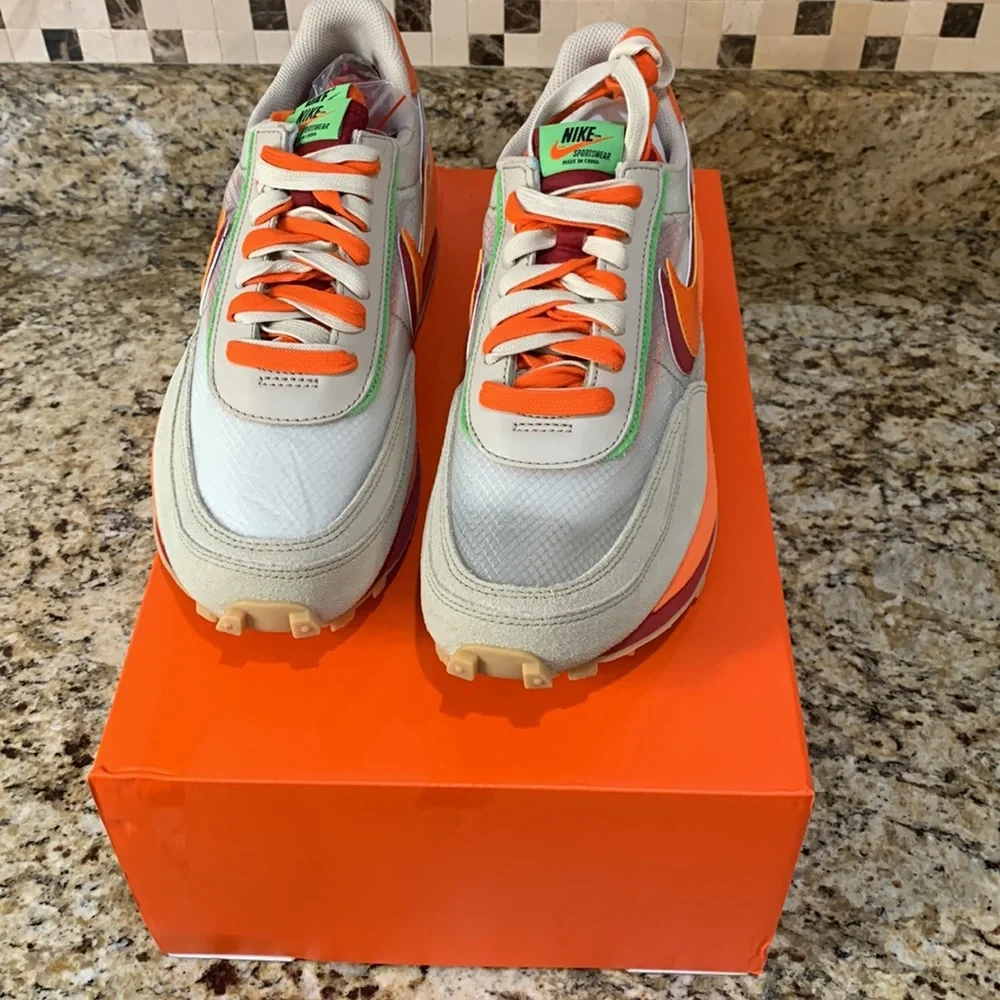 Nike LD Waffle. Size 10.5 with box and extra shoelaces. - Picture 2 of 3